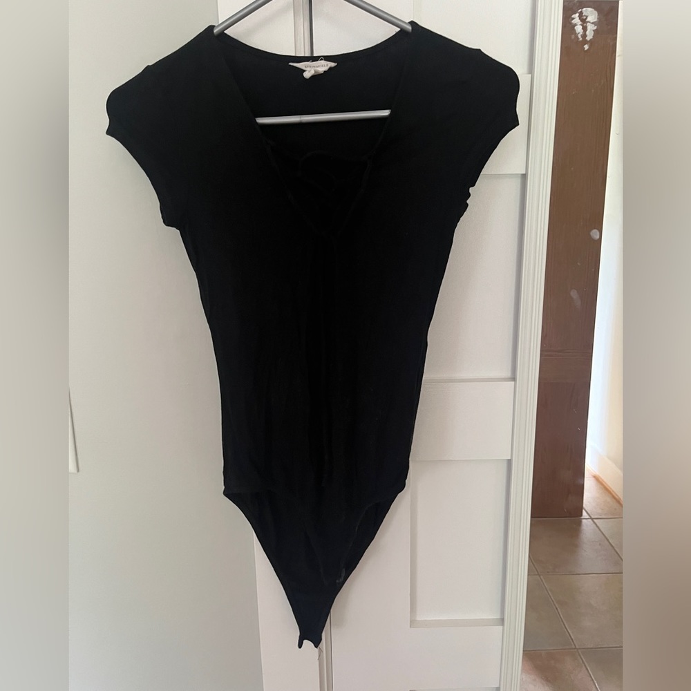 V neck cross cross black bodysuit